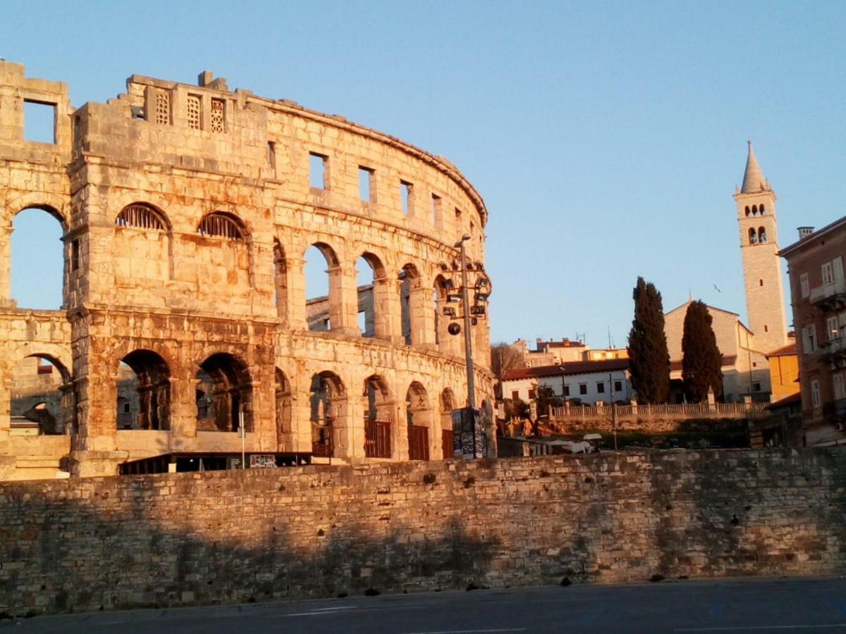 Studio In Pula Center Exterior photo
