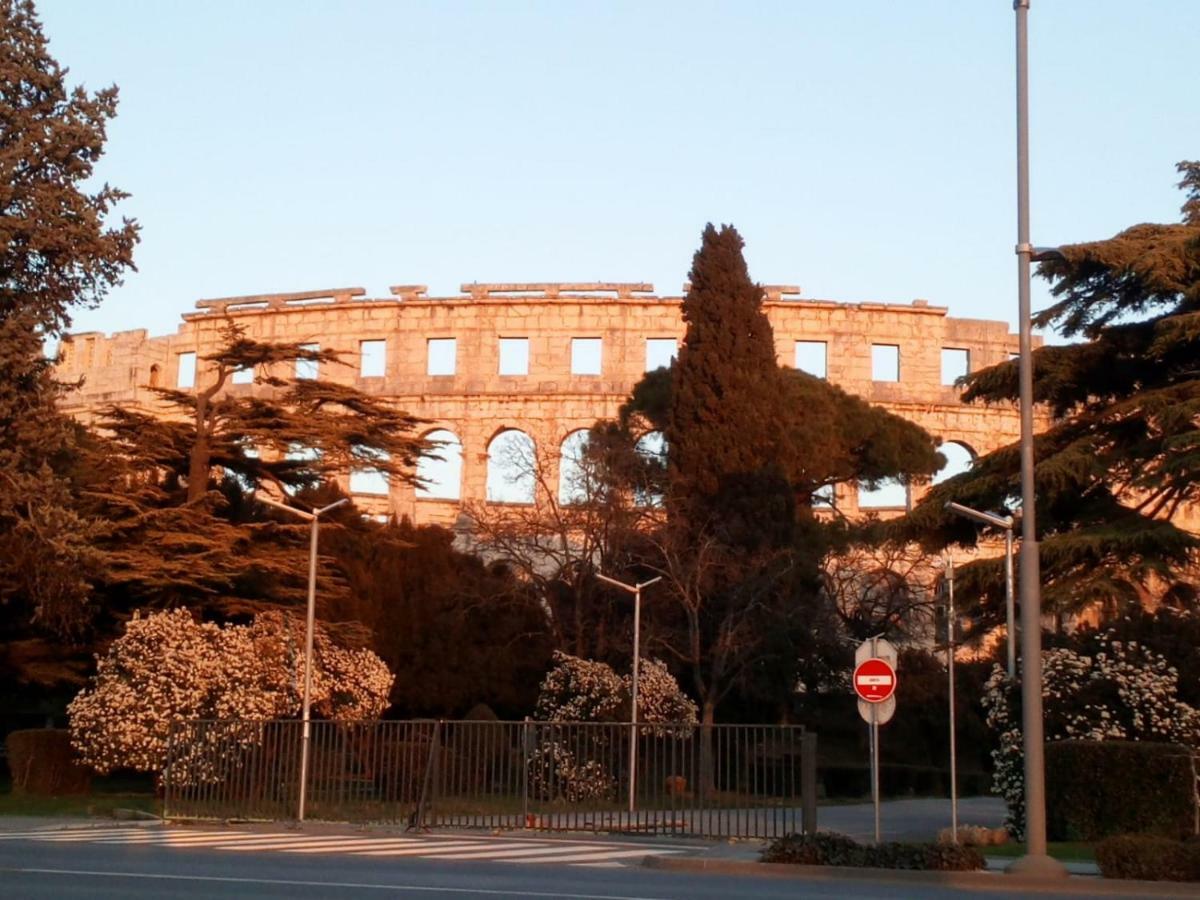 Studio In Pula Center Exterior photo